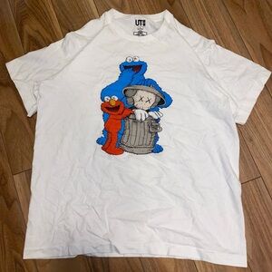 Rare Kaws x Uniqlo x Sesame Street t shirt size L